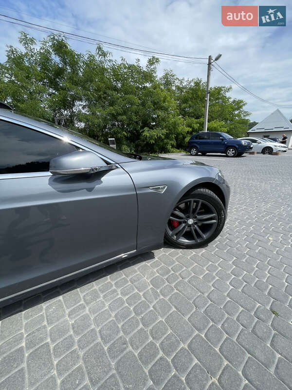 Лифтбек Tesla Model S 2014 в Львове