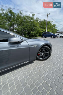 Лифтбек Tesla Model S 2014 в 