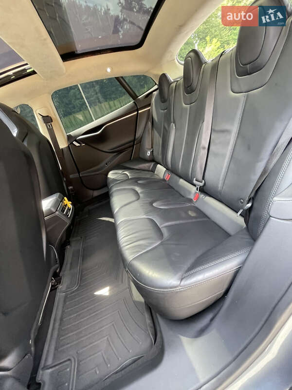 Лифтбек Tesla Model S 2014 в Львове