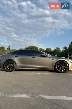 Лифтбек Tesla Model S 2016 в 