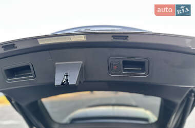 Лифтбек Tesla Model S 2016 в 