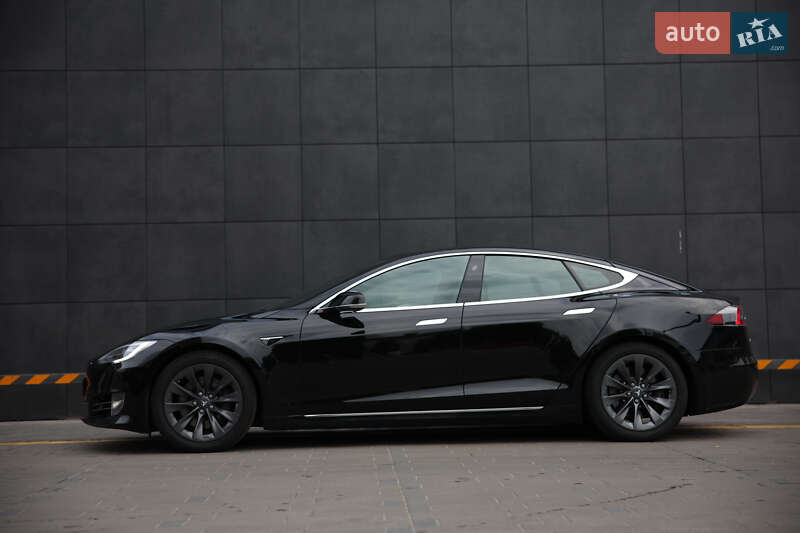 Ліфтбек Tesla Model S 2017 в Житомирі