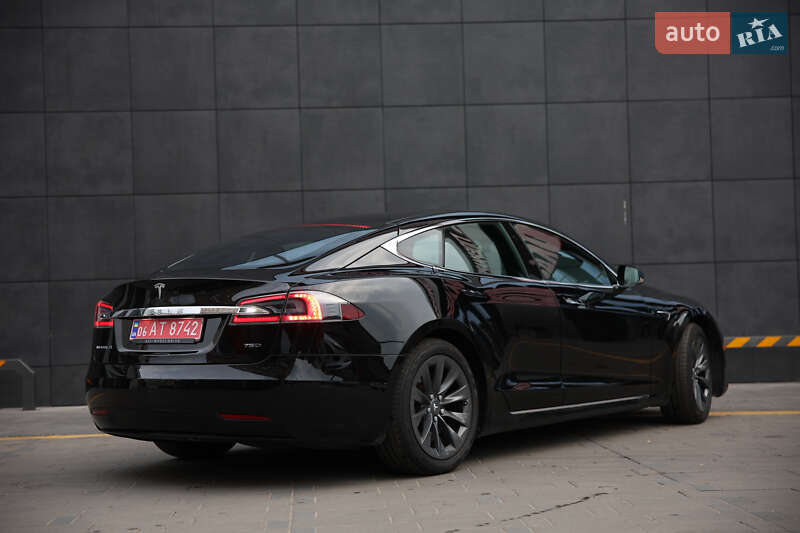 Ліфтбек Tesla Model S 2017 в Житомирі
