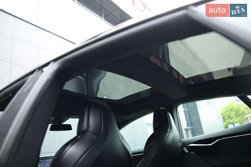 Ліфтбек Tesla Model S 2017 в Житомирі