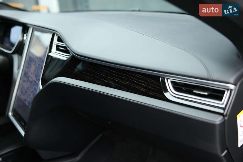 Ліфтбек Tesla Model S 2017 в Житомирі