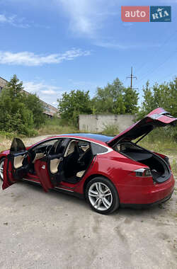 Лифтбек Tesla Model S 2015 в 