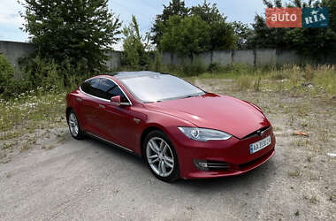 Лифтбек Tesla Model S 2015 в 
