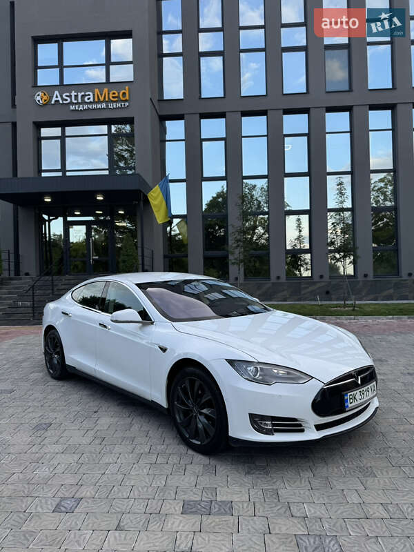 Лифтбек Tesla Model S 2015 в Ровно фото 5 Лифтбек Tesla Model S 2015 в Ровно