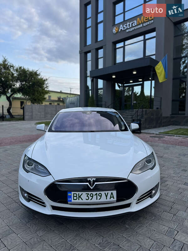 Лифтбек Tesla Model S 2015 в Ровно фото 3 Лифтбек Tesla Model S 2015 в Ровно