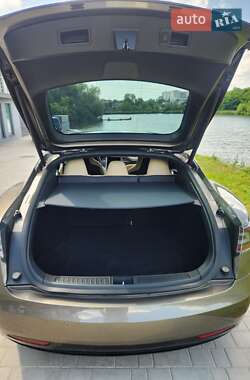 Лифтбек Tesla Model S 2016 в 