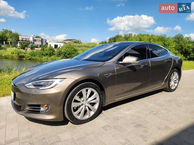 Лифтбек Tesla Model S 2016 в Виннице