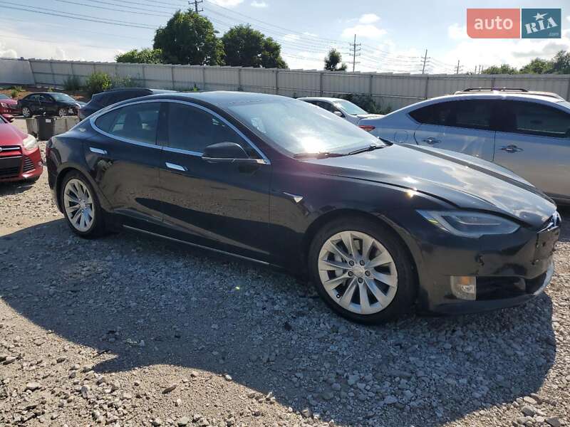 Лифтбек Tesla Model S 2018 в Львове