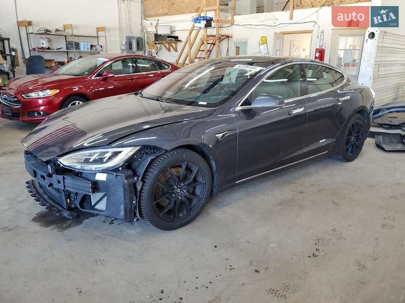 Ліфтбек Tesla Model S 2018 в 