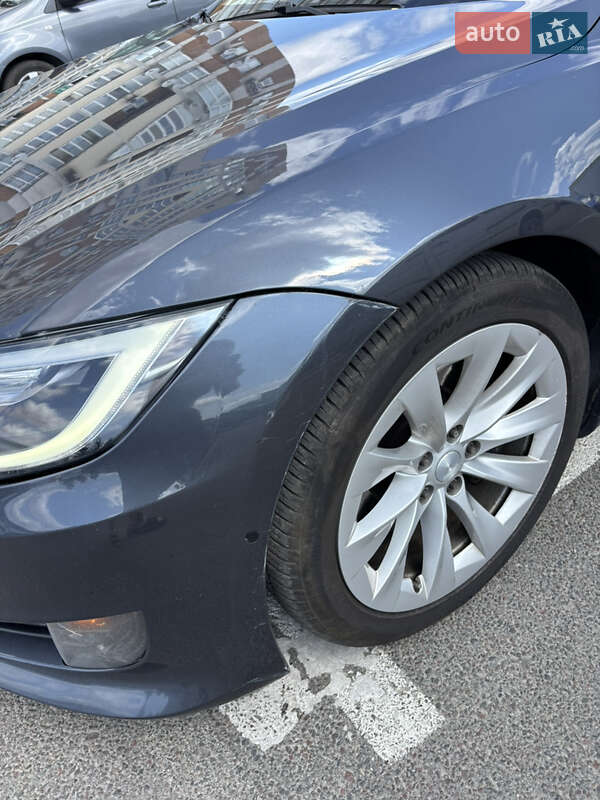Ліфтбек Tesla Model S 2017 в Львові