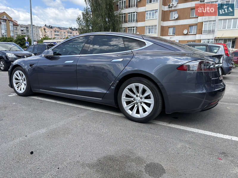 Ліфтбек Tesla Model S 2017 в Львові
