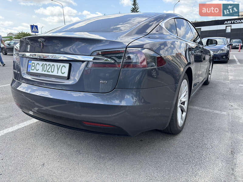 Ліфтбек Tesla Model S 2017 в Львові