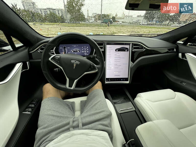 Ліфтбек Tesla Model S 2017 в Харкові