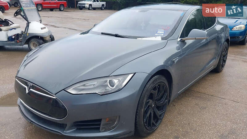 Ліфтбек Tesla Model S 2014 в Львові