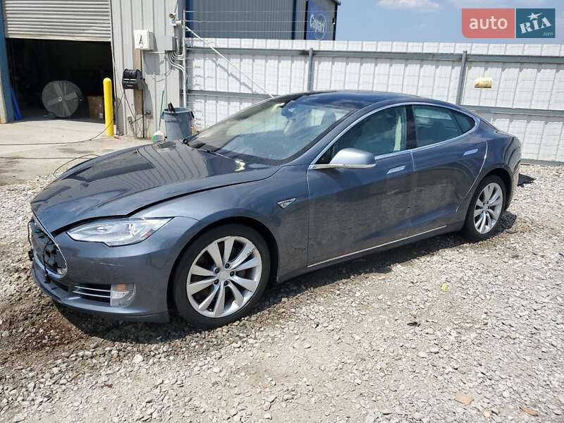 Ліфтбек Tesla Model S 2014 в Львові