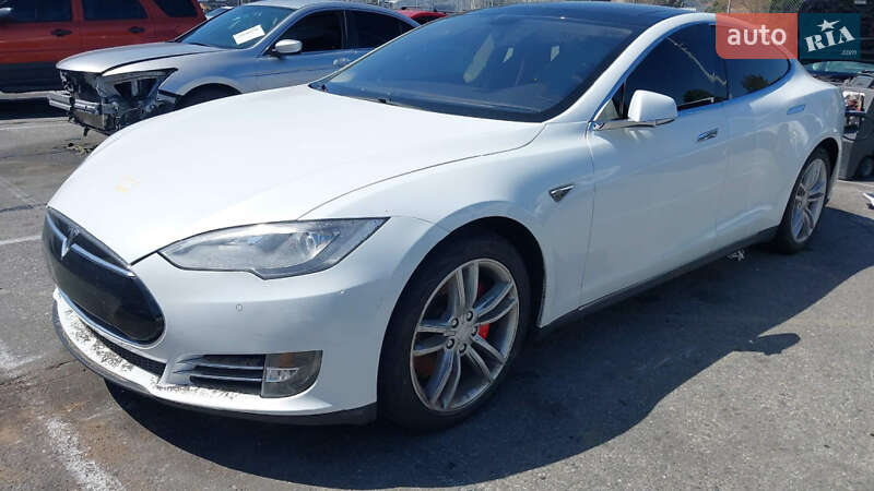 Лифтбек Tesla Model S 2014 в Львове
