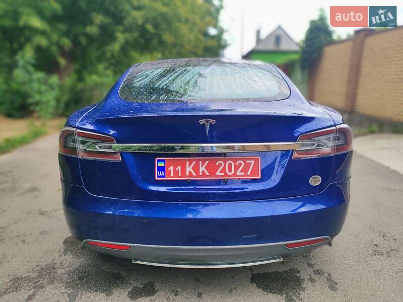 Лифтбек Tesla Model S 2016 в Киеве