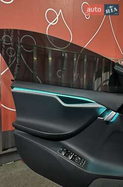 Лифтбек Tesla Model S 2014 в 
