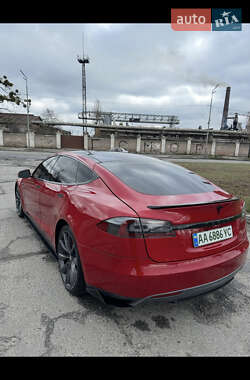 Лифтбек Tesla Model S 2014 в 