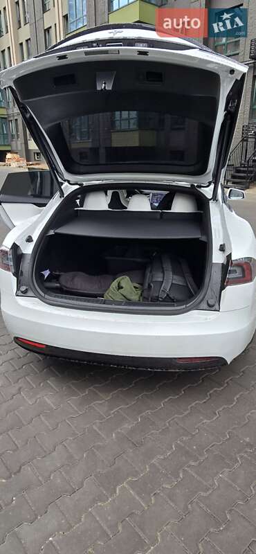 Лифтбек Tesla Model S 2017 в Киеве