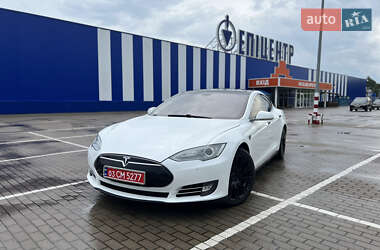 Ліфтбек Tesla Model S 2014 в Дубні