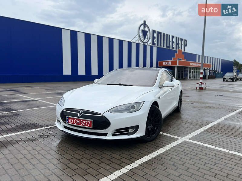 Tesla Model S 2014