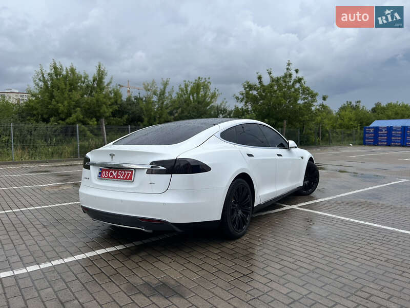 Лифтбек Tesla Model S 2014 в Дубно