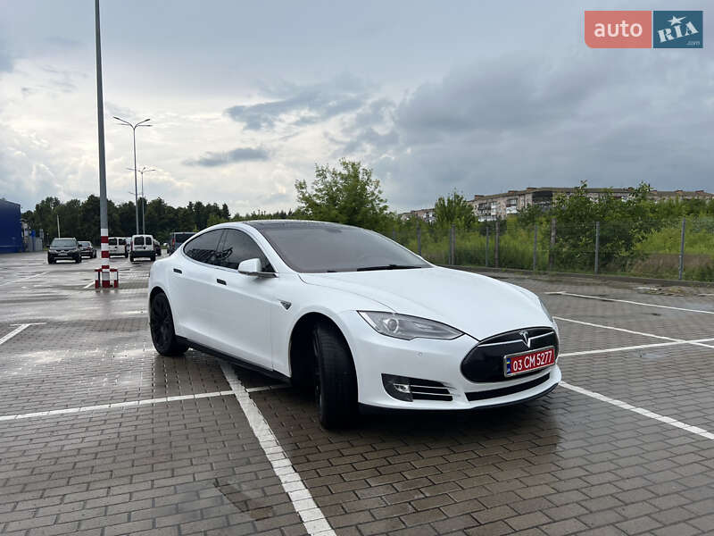 Лифтбек Tesla Model S 2014 в Дубно