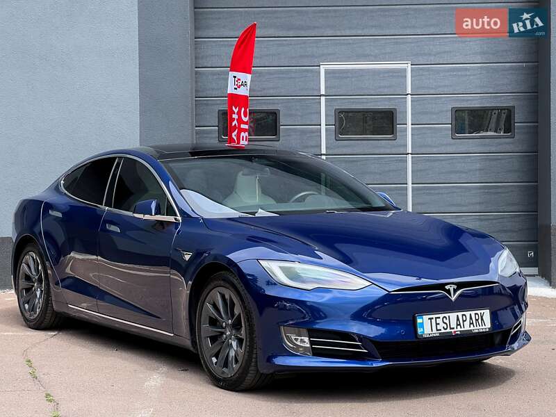 Лифтбек Tesla Model S 2018 в Киеве
