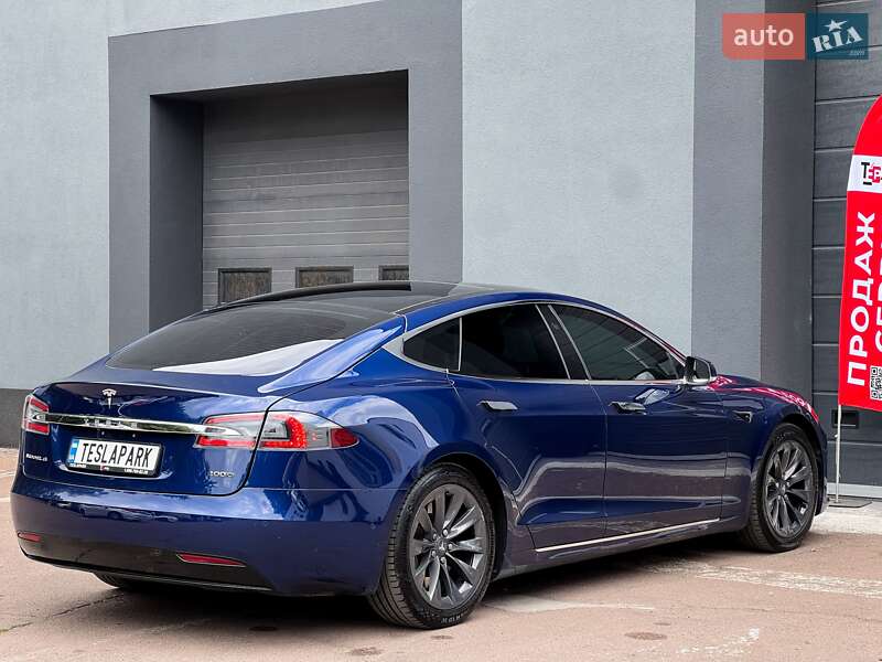 Лифтбек Tesla Model S 2018 в Киеве