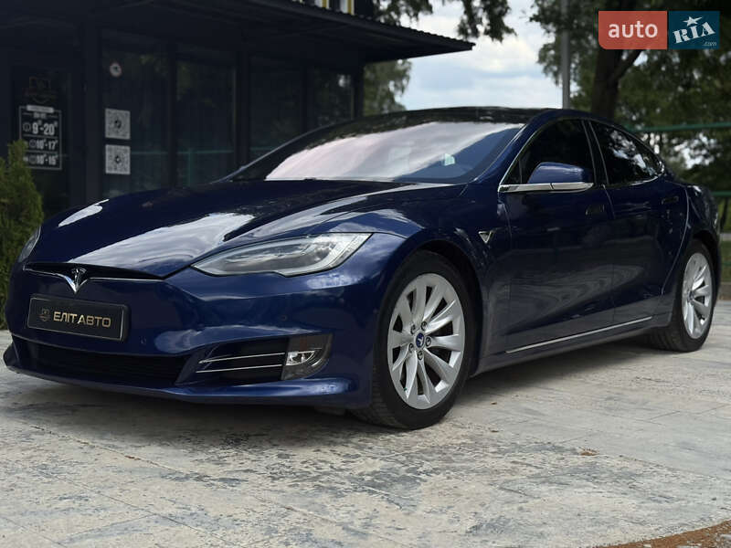 Ліфтбек Tesla Model S 2017 в Івано-Франківську