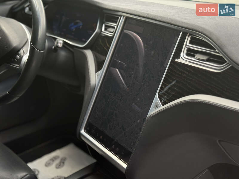 Ліфтбек Tesla Model S 2017 в Івано-Франківську