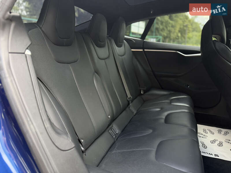 Ліфтбек Tesla Model S 2017 в Івано-Франківську