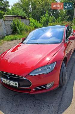 Лифтбек Tesla Model S 2015 в 