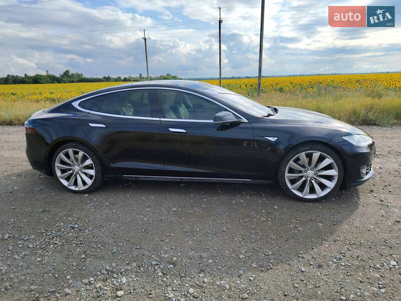 Ліфтбек Tesla Model S 2014 в Києві