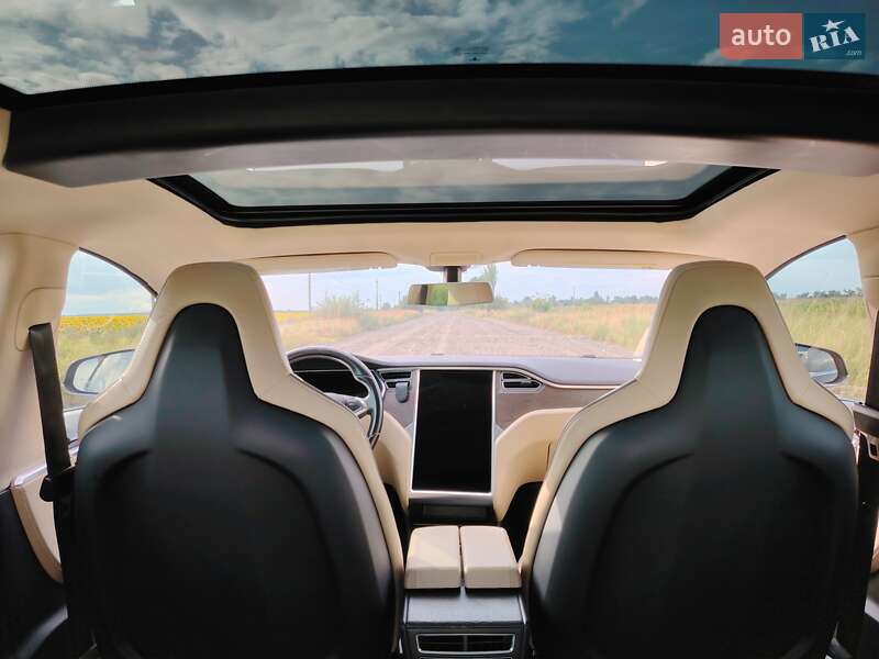 Ліфтбек Tesla Model S 2014 в Києві