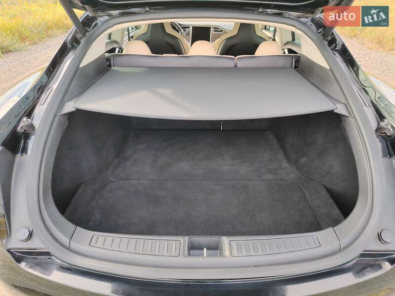 Ліфтбек Tesla Model S 2014 в Києві