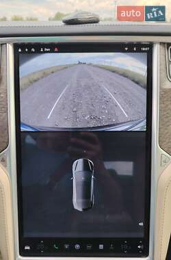Лифтбек Tesla Model S 2014 в 