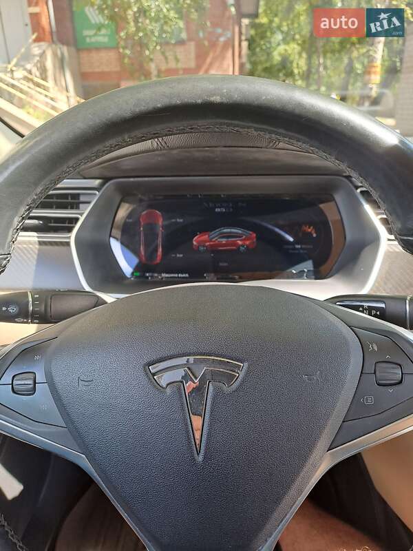 Лифтбек Tesla Model S 2015 в Славянске
