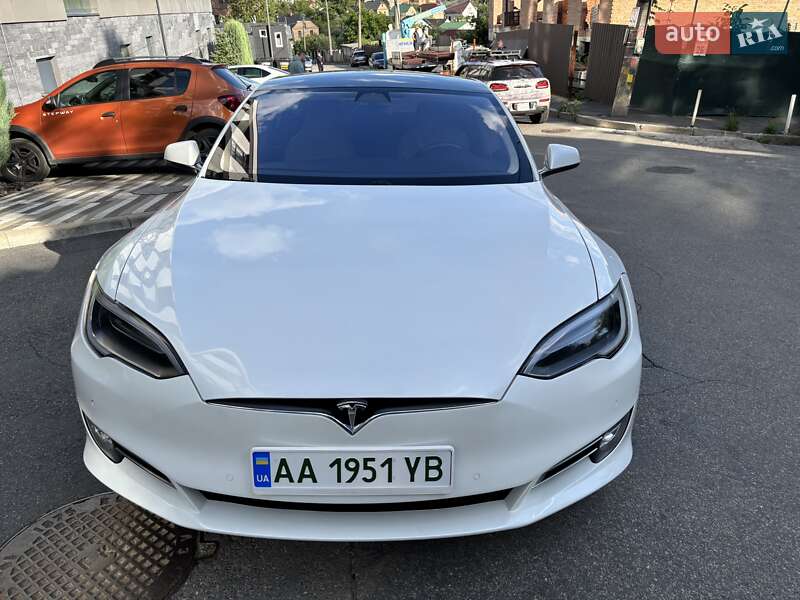 Ліфтбек Tesla Model S 2017 в Києві