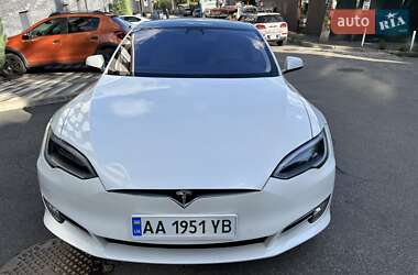 Лифтбек Tesla Model S 2017 в 