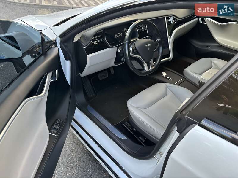 Ліфтбек Tesla Model S 2017 в Києві