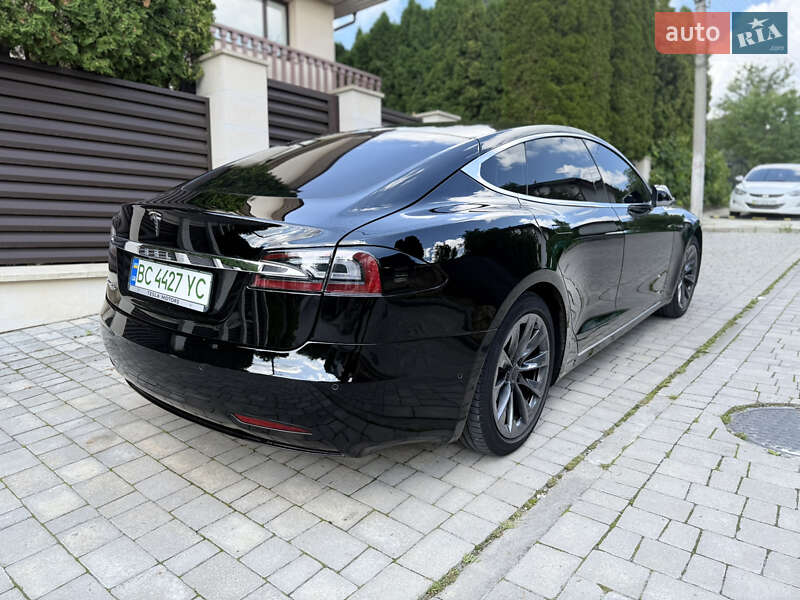 Ліфтбек Tesla Model S 2017 в Львові
