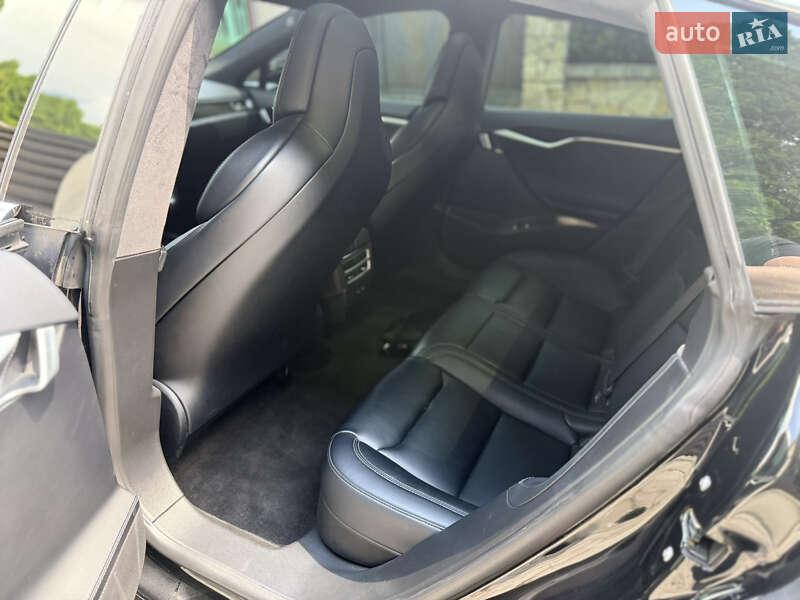 Ліфтбек Tesla Model S 2017 в Львові