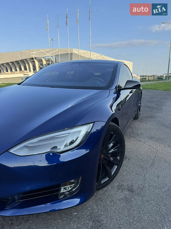 Ліфтбек Tesla Model S 2016 в Львові