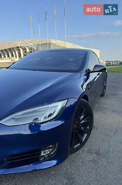 Лифтбек Tesla Model S 2016 в 